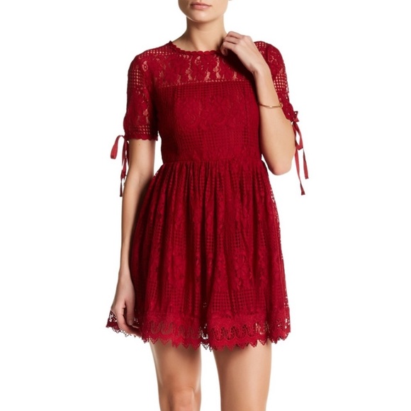 Romeo & Juliet Couture Dresses & Skirts - Romeo + Juliet Couture Lace Red Dress